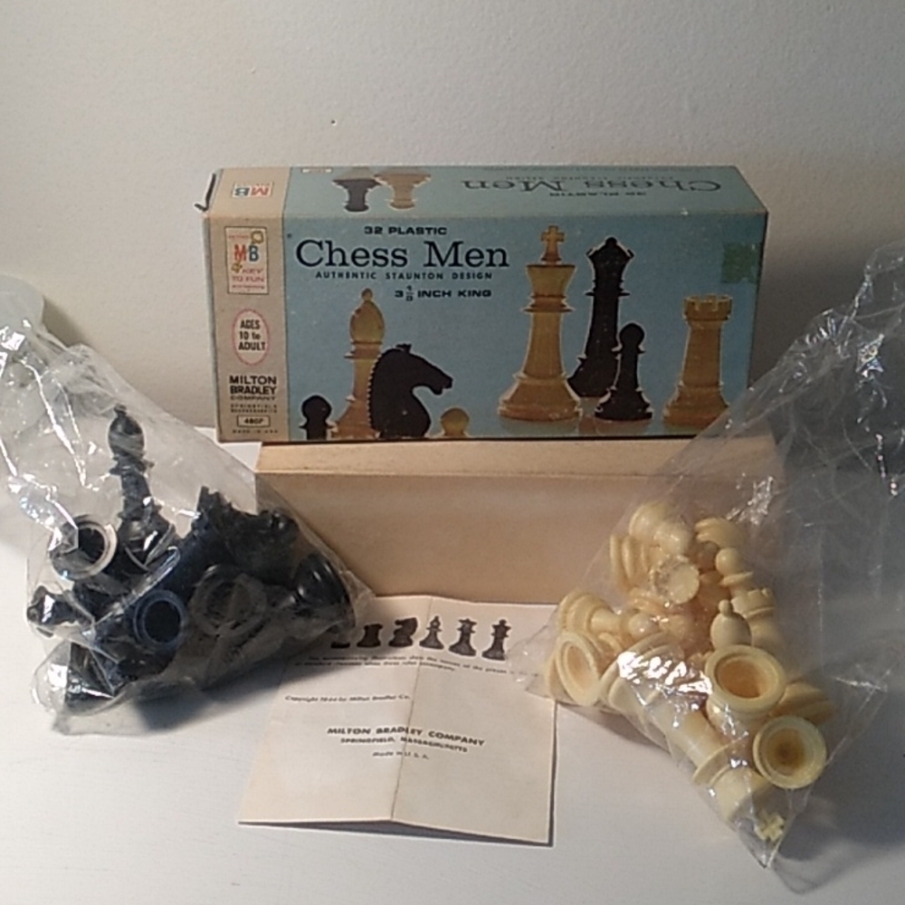 Vintage 1969 Milton Bradley 32 PC Chess Men set in original box